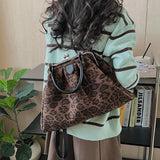 Pbong  Women Retro Pleated Hobo Shoulder Bag Large Capacity Crossbody Bags Kiss-Lock Clip Bag Vintage Handbag Fashion Daily Backpack