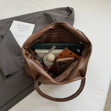 Pbong  Fashionable Casual Women's Tote Bag Urban Minimalist PU Large Capacity Commuter Bag Versatile Underarm Bag for Women