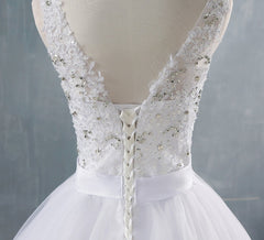 V Neck White Vintage Wedding Dresses for Brides Dress Plus Size Beads Crystal Tulle Floor Length