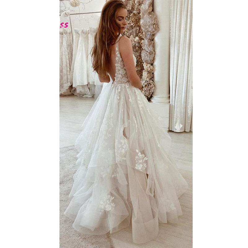A-Line V-Neck Boho Wedding Dress Puffy Tulle Princess Bridal Dresses Plus Size Lace Appliques Backless Long Wedding Party Gowns